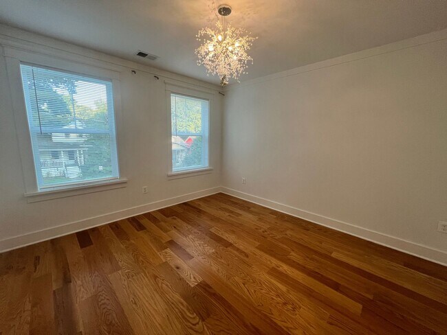 Building Photo - Stunning 4 BR/3.5 BA Single-Family Home in...