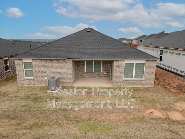 Building Photo - 5901 Bradford Pear Ln