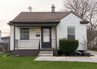 Building Photo - Spacious 3-Bed, 2-Bath Home in Berkley!