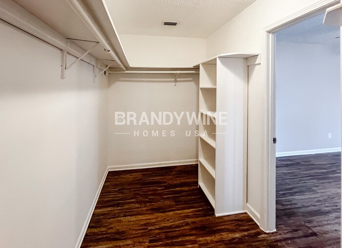 Building Photo - 3931 Hunters Lake Cir W