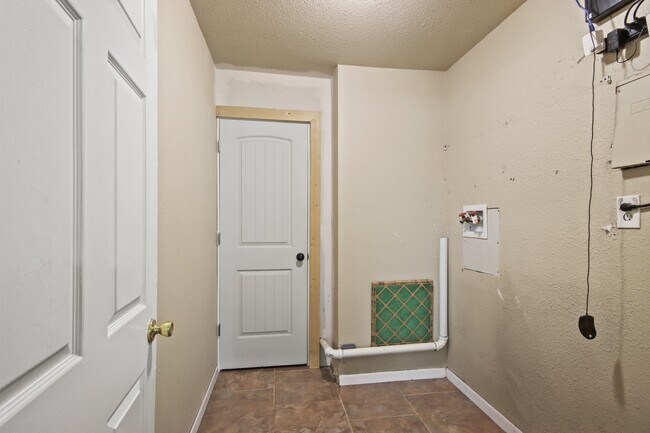 Building Photo - 432 Co Rd 4284