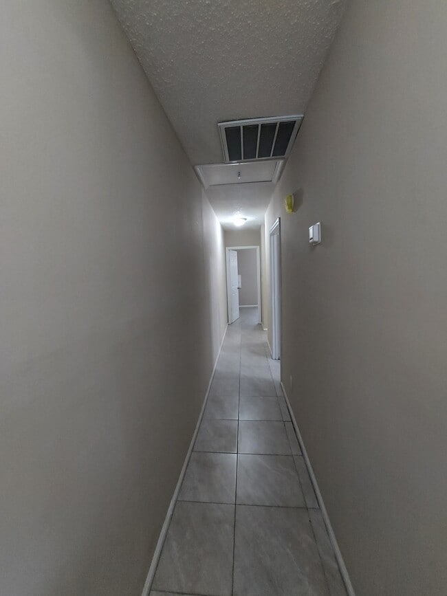 Building Photo - 2006 Heidt St