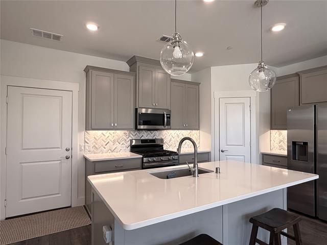 Building Photo - 760 Cavitt Ct