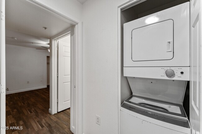 Building Photo - 3065 N 67th Ave