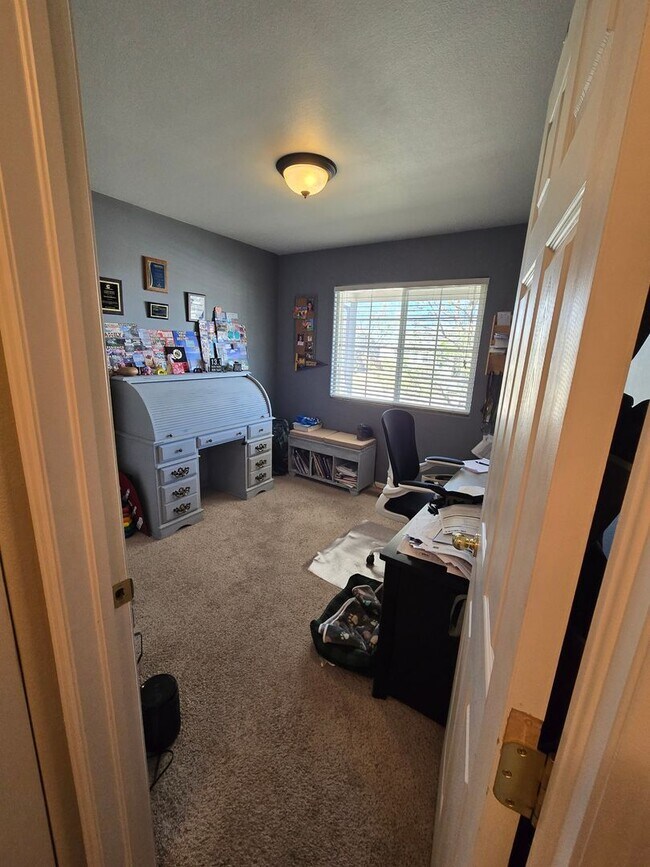 Building Photo - Spacious 5B/3B with Finished Basement Now Available!