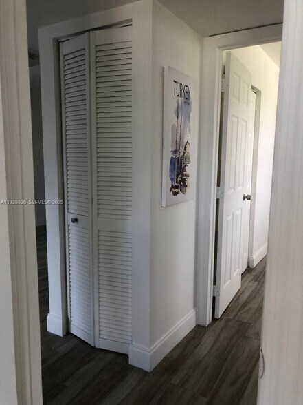 Building Photo - 665 NE 83rd Ter