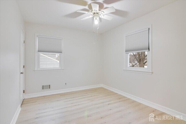 Building Photo - 3316 Beverly Rd