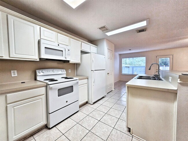 Building Photo - 127 Anise Tree Pl