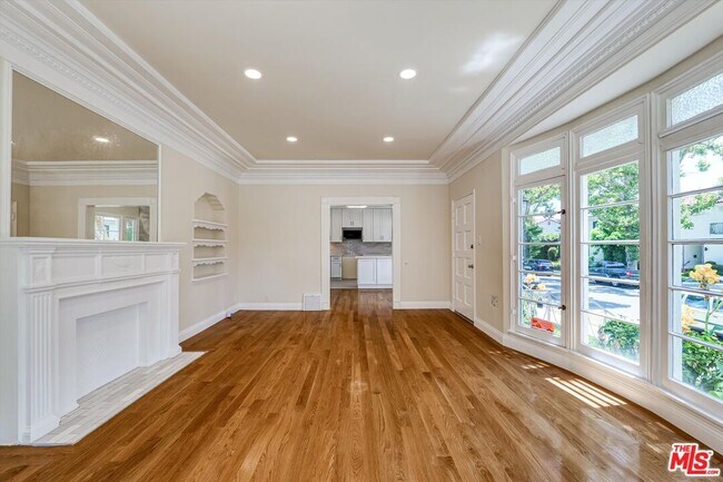 Building Photo - 9945 Robbins Dr