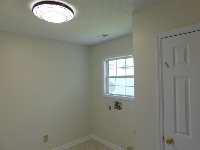 Building Photo - Great Family Home!