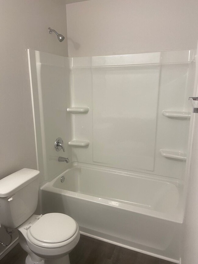 Building Photo - Pre-Leasing Available — Spacious 3-Bedroom, 2-Bath Home in Shadow Valley