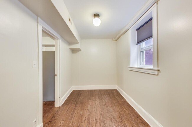 Building Photo - 2340 W Augusta Blvd