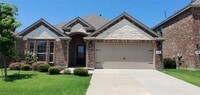 Building Photo - 929 Lake Woodland Dr