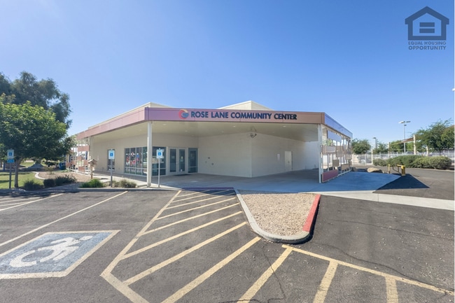 Building Photo - 2Bed/1.5Bath Townhome at 15th Ave/Camelback! Ready for Immediate Move-In!