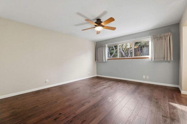 Building Photo - Beautifully Updated 3BR/2BA Home with Private Garden Oasis