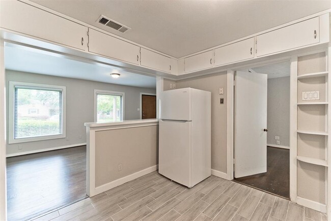 Building Photo - 515 Brookhurst Dr