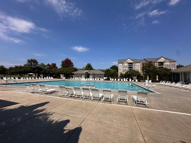 Building Photo - **MOVE IN SPECIAL!**Beautiful 3BR/2.5BA Home in Charlotte!