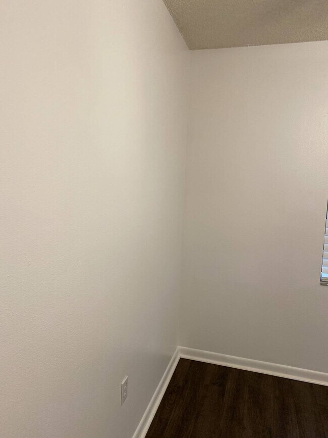 Building Photo - 5344 Elwood Rd