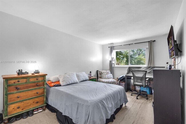 Building Photo - 7400 Miami Lakes Dr