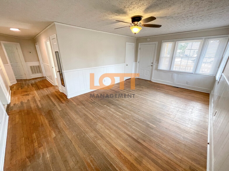 Building Photo - 206 Wilbanks St