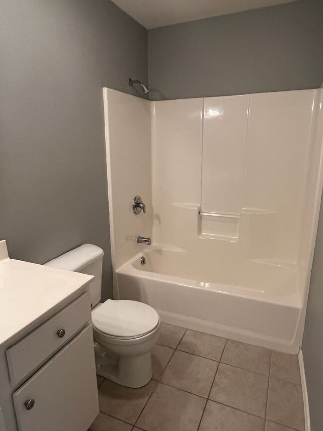 Building Photo - 105B Bailey Circle