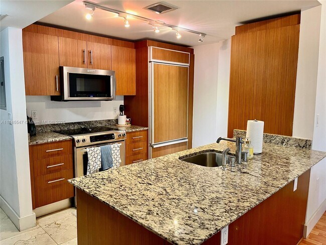 Building Photo - 10275 Collins Ave