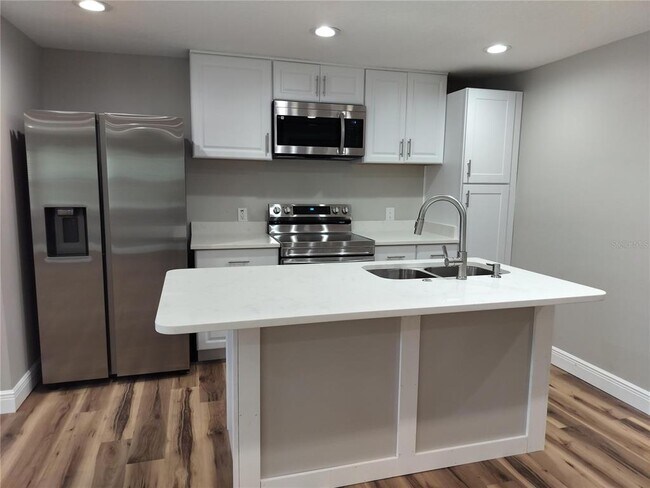 Building Photo - 25405 Colmar Ave
