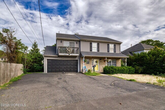 Building Photo - 450 Beachway Ave