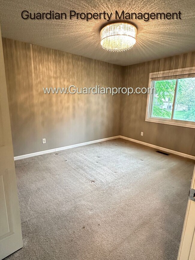 Building Photo - Eden Prairie Single Family Home, Fenced Yard, 2 Car Garage, Dishwasher W/D