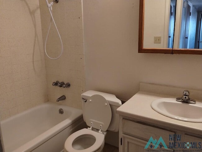 Building Photo - 1012 S Saddler St