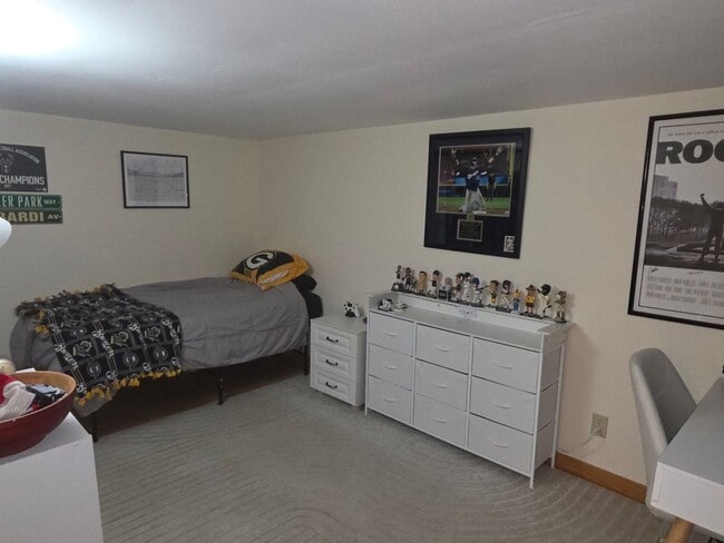 Building Photo - Updated 3 bedroom Racine ranch