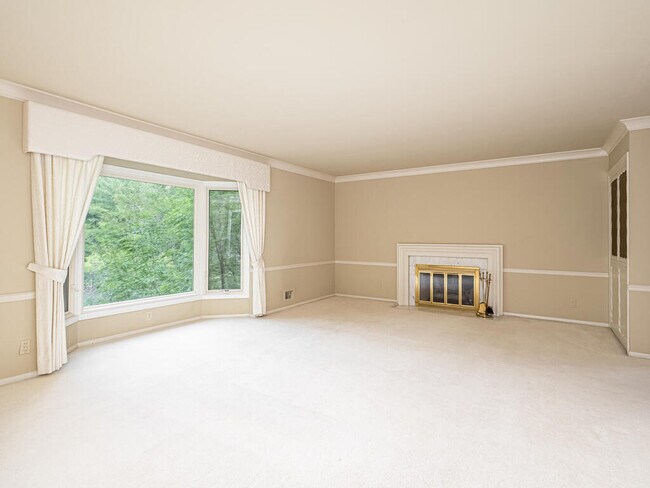 Building Photo - 6625 W Shore Dr