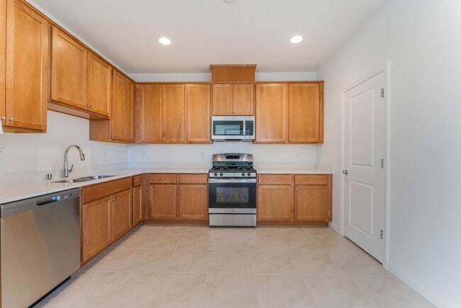 Building Photo - Recently Built Modern Home in Summerlin!