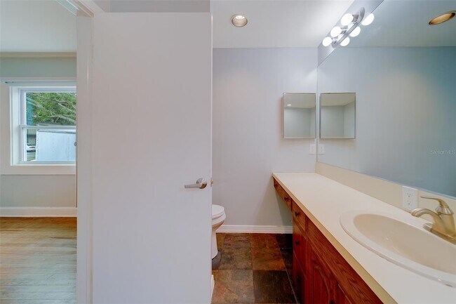 Building Photo - 810 2nd Ave NW