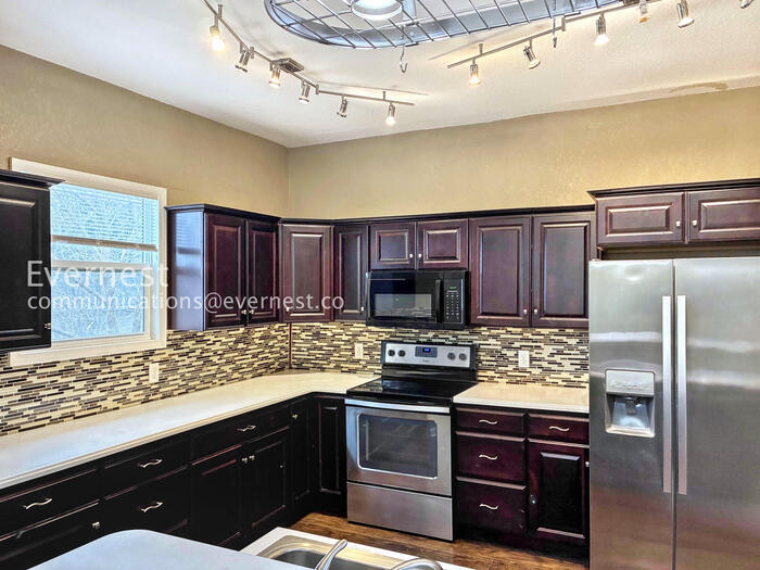 Building Photo - 1018 14th St