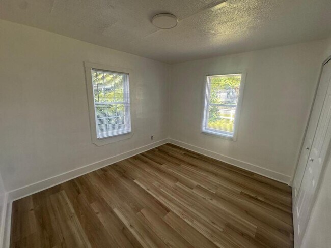 Building Photo - 3006 S Hackley St