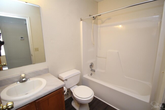 Building Photo - 420 Oak Knoll Ln