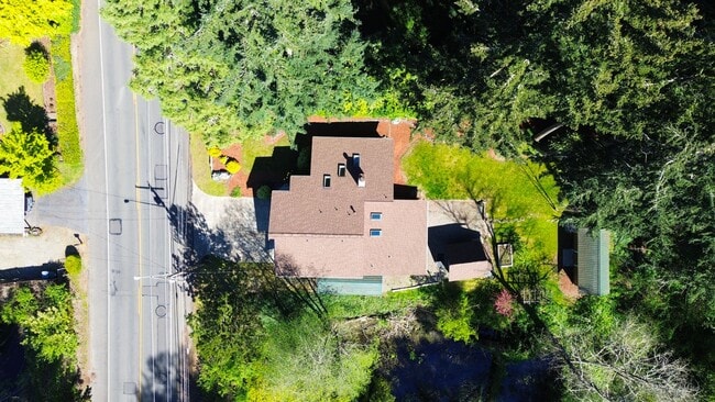 Building Photo - Lakewood Tri-Level