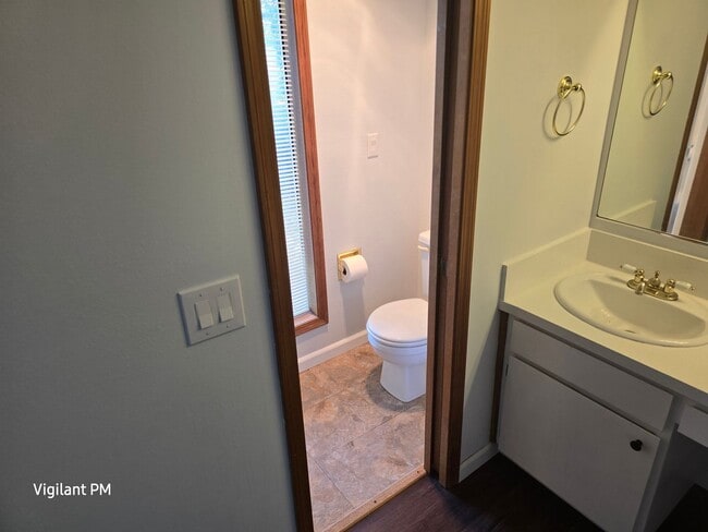 Building Photo - Amazing 3 bedroom home