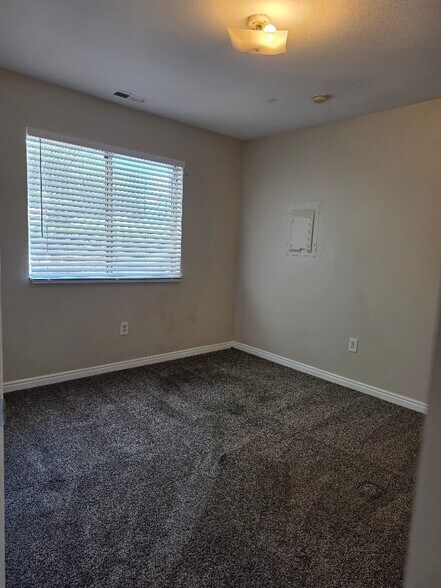 Building Photo - 1521 W 900 S