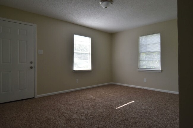 Building Photo - 4551 Sunny View Dr