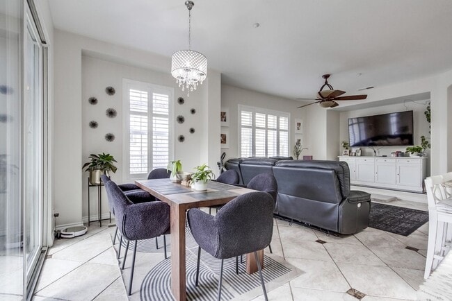 Building Photo - Spacious 3 Bed / 3 Bath Townhome with 2-Car Garage in Gated San Marcos Community