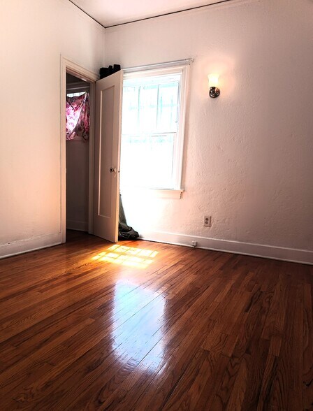 Building Photo - 427 N Genesee Ave