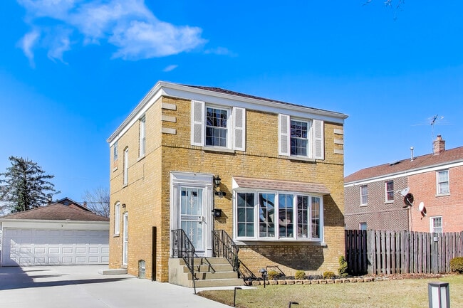 Building Photo - 4138 N Olcott Ave