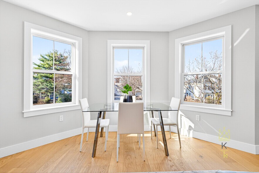 Building Photo - 584 Cambridge St