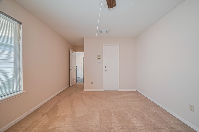 Building Photo - 4305 Westheimer Rd