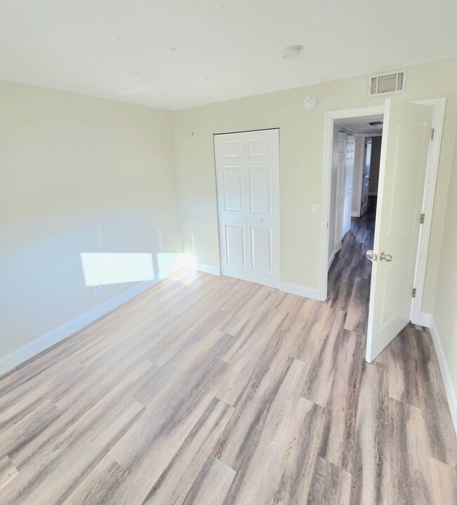 Building Photo - Location, Location!! 3 bedroom condo available now in Altamonte Springs