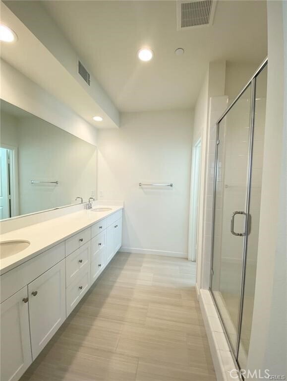 Building Photo - 161 Episode