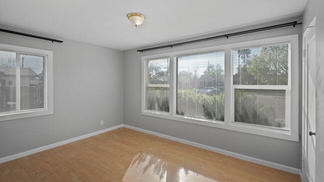 Building Photo - Centrally Located Sacramento Home