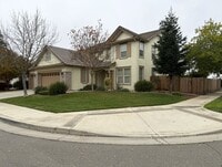 Building Photo - Lovely 5/3 with a desirable downstairs bedroom.